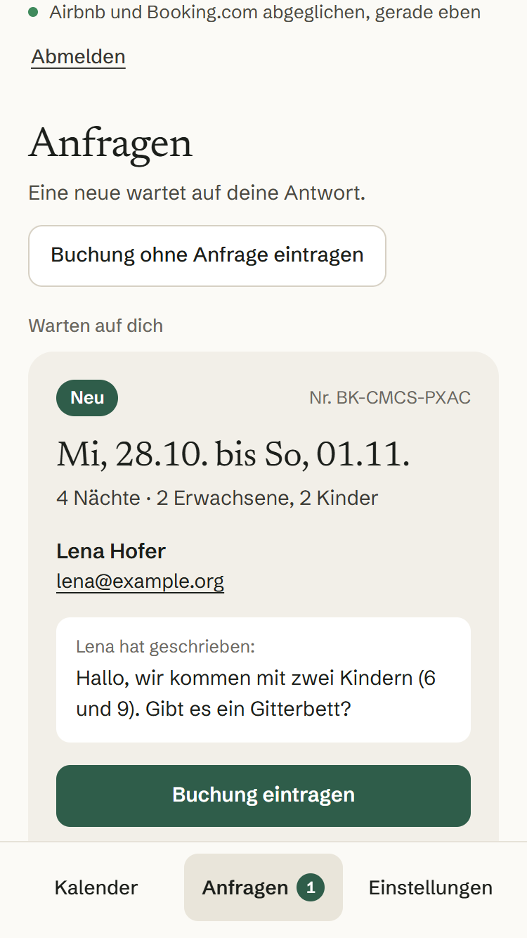 Die Rezeption am Handy: eine neue Anfrage mit Zeitraum, Personen und Preisschätzung.