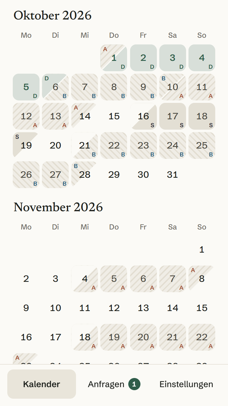 Die Rezeption am Handy: der Kalender mit allen Buchungen, farbig nach Herkunft.